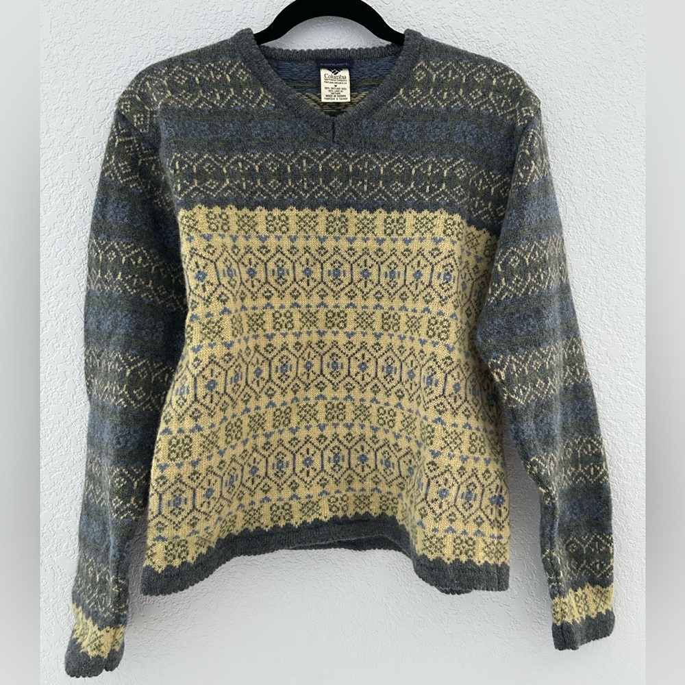 Columbia Vintage Patterned 100% Wool Sweater in Gray and Cream